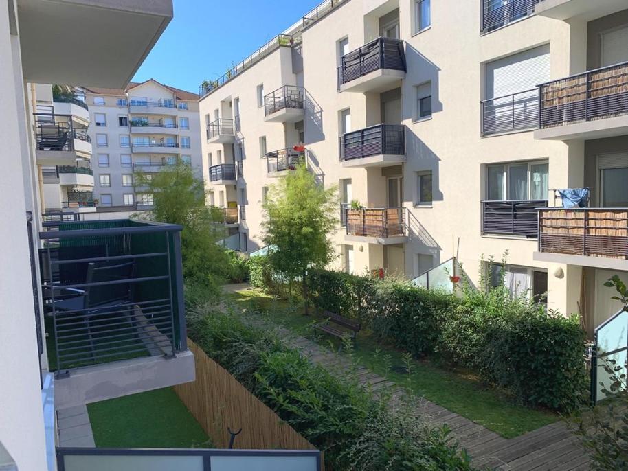 빌뢰르반 Beau Studio Tout Confort Au Calme Avec Parking . 아파트 외부 사진